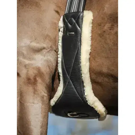 LeMieux Arika Simuwool Contoured Long Girth Black 105cm Black Girths